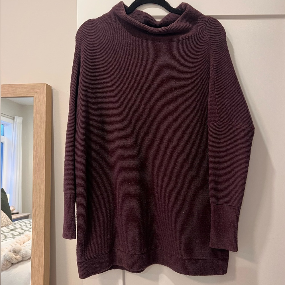 Ottoman slouchy - deep purple colour